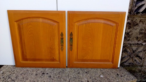 Pair solid light - of,